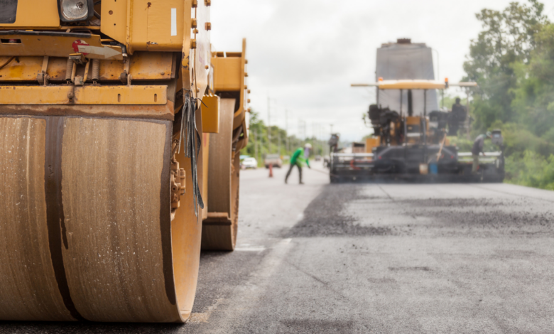 budowa drogi walec na asfalcie