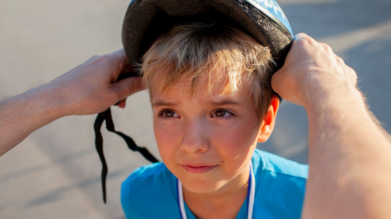 Nowe prawo drogowe: kaski dla dzieci, młodzi kierowcy już od 17 lat i surowsze kary za prędkość!