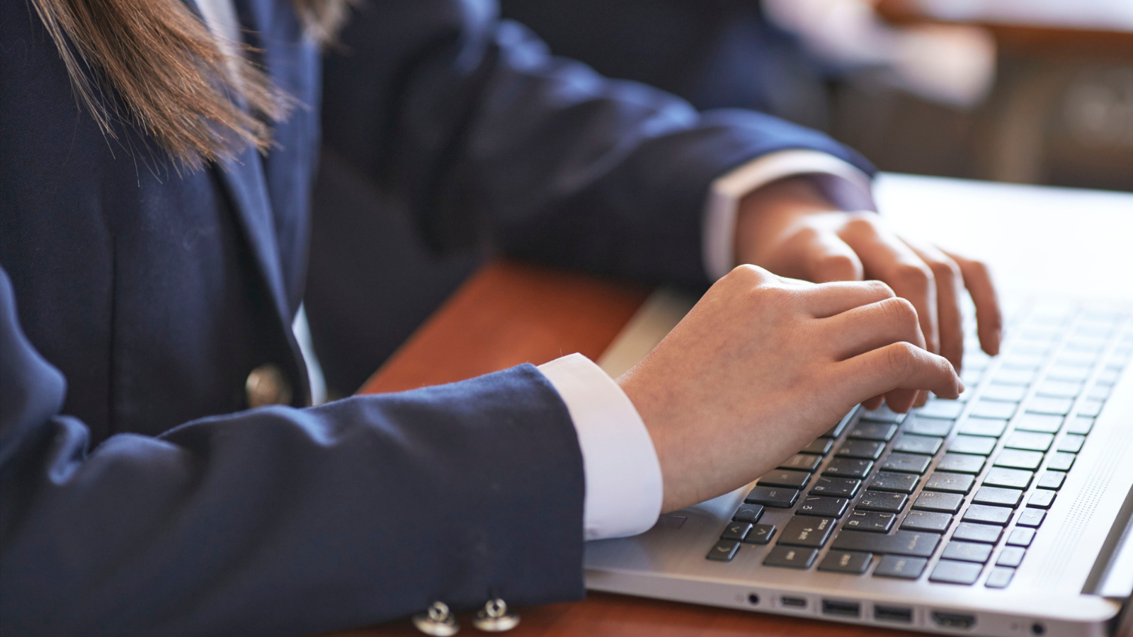 Wodzisław stawia na cyfryzację! Ponad 900 laptopów i tabletów dla uczniów