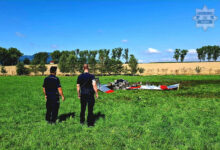 wypadek awionetki Lipowa policjanci przy wraku samolotu