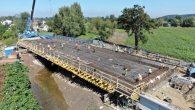 Odbudowa mostów w Ligocie - maszyny i most w budowie