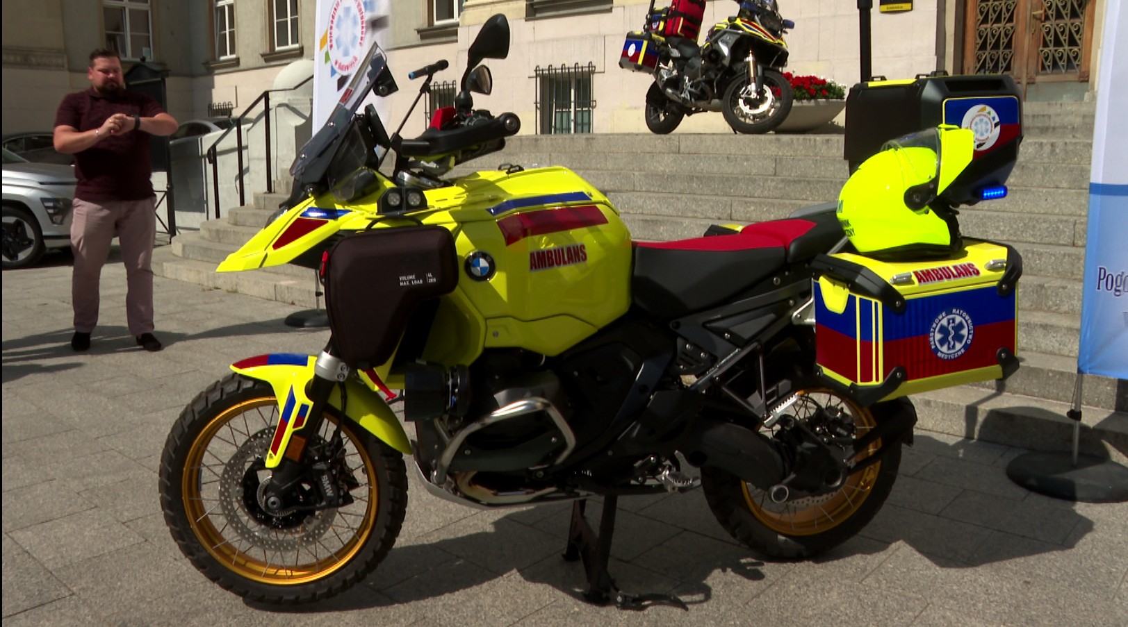 Mieszkańcy Śląska zyskali nowy pojazd ratujący życie. Motoambulans już wyjechał na śląskie drogi.