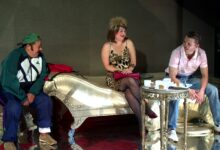 Troje aktorów na scenie