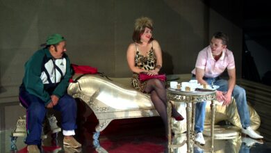 Troje aktorów na scenie