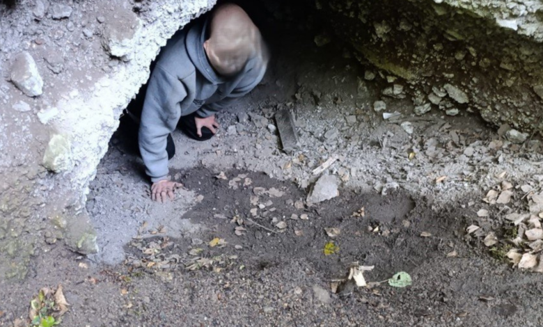 włamania do altanek Czerwionka - chłopiec w ziemiance