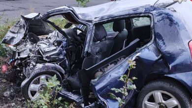 Tragiczny wypadek w Mikołowie wrak samochodu po zderzeniu