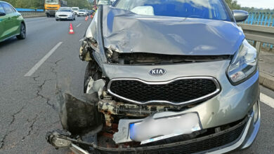 Wypadek DTŚ - rozbity samochód