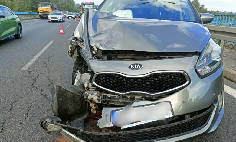 Wypadek DTŚ - rozbity samochód