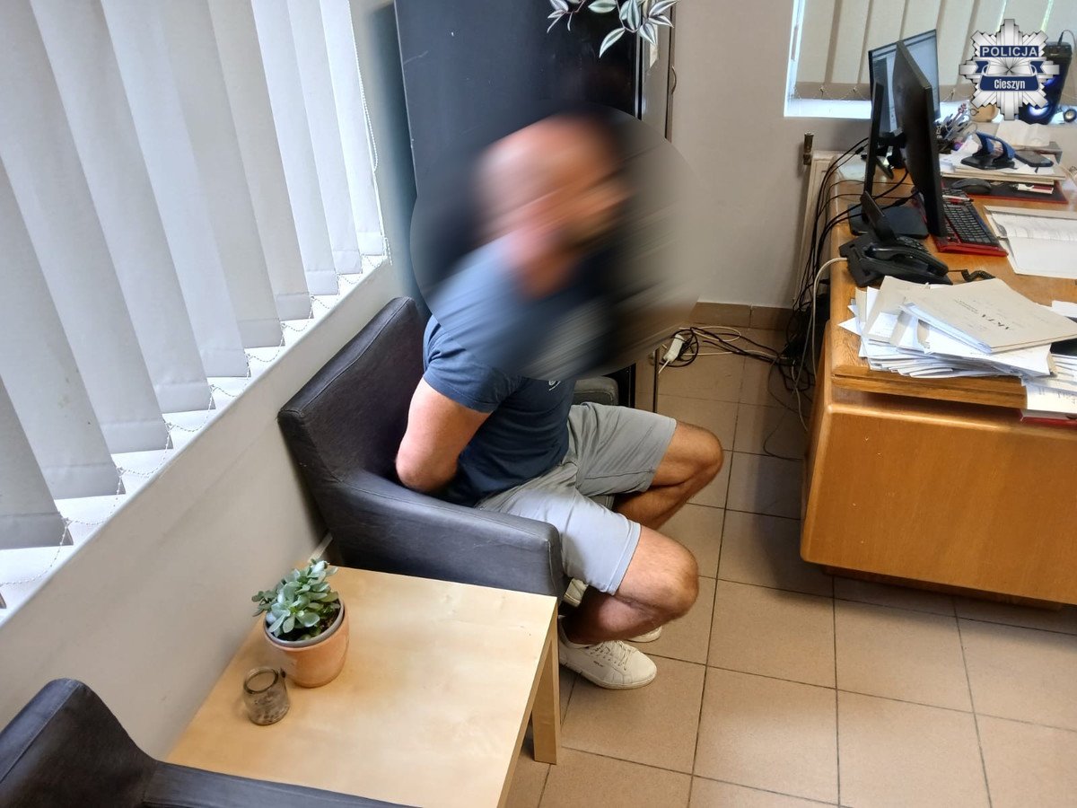 Zatrzymany w kajdankach! Poszukiwany przez Interpol od 11 lat wpadł w Ustroniu