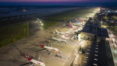 samoloty na płycie lotniska