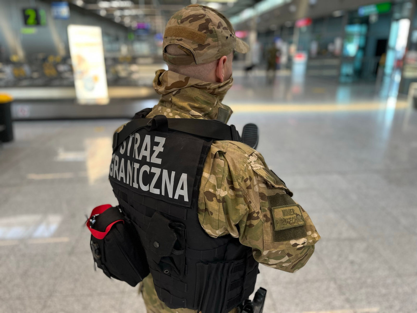 Interwencja Straży Granicznej na lotnisku – ośmiu pasażerów nie poleciało do Chorwacji