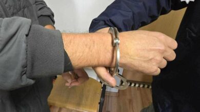 policja kajdanki aresztowanie