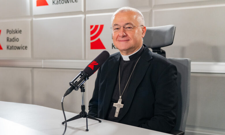 Biskup diecezji sosnowieckiej Artur Ważny