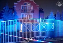 zabójstwo duchownego Kłobuck - za bramą wiazdową budynek parafi