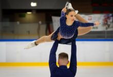 Łyżwiarze na lodowisku