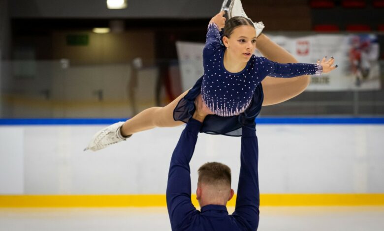 Łyżwiarze na lodowisku