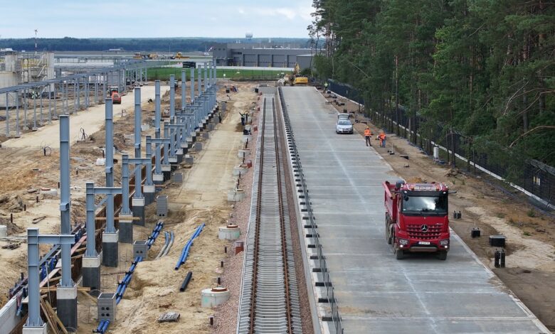 węzeł przeładunku Katowice Airport - bocznica kolejowa tor i peron
