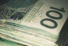 Ile zarabiają Polacy - plik banknotów