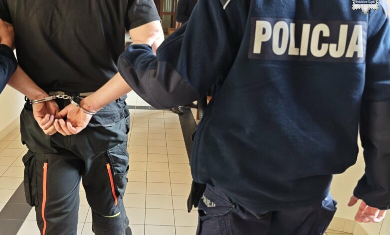 Policjanci zatrzymali 20-letniego mężczyznę, który prowadził samochód mimo trzech aktywnych sądowych zakazów