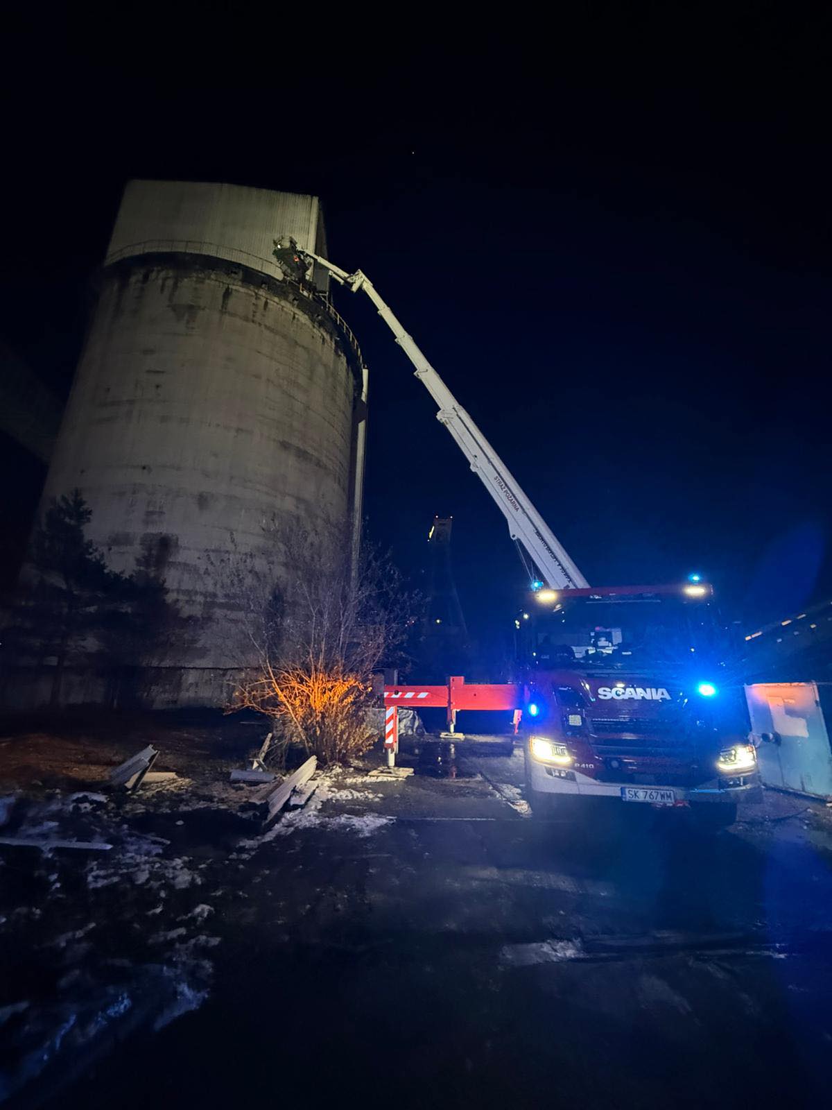 KWK Budryk: Strażacy ewakuowali pracownika z wysokości 35 metrów