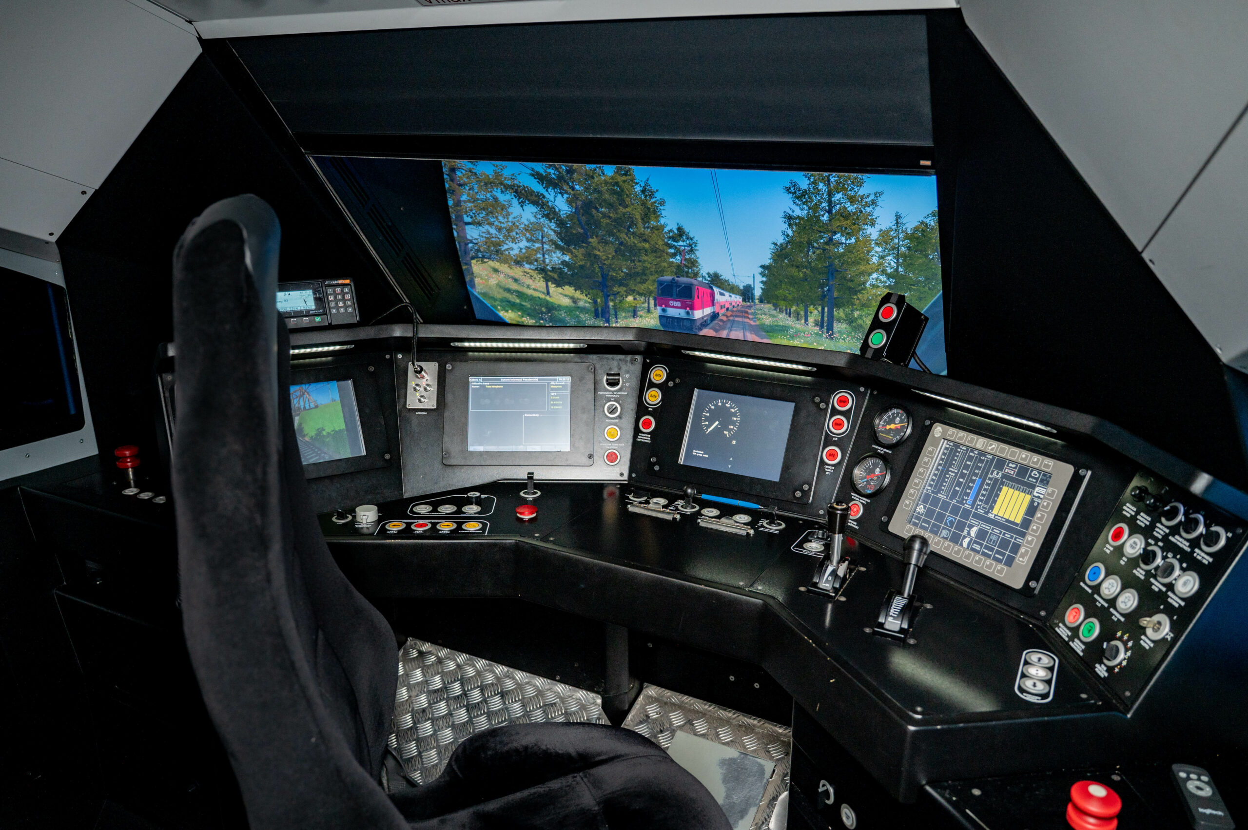 Koleje Śląskie stawiają na szkolenia. Zakupiono nowy symulator pociągu