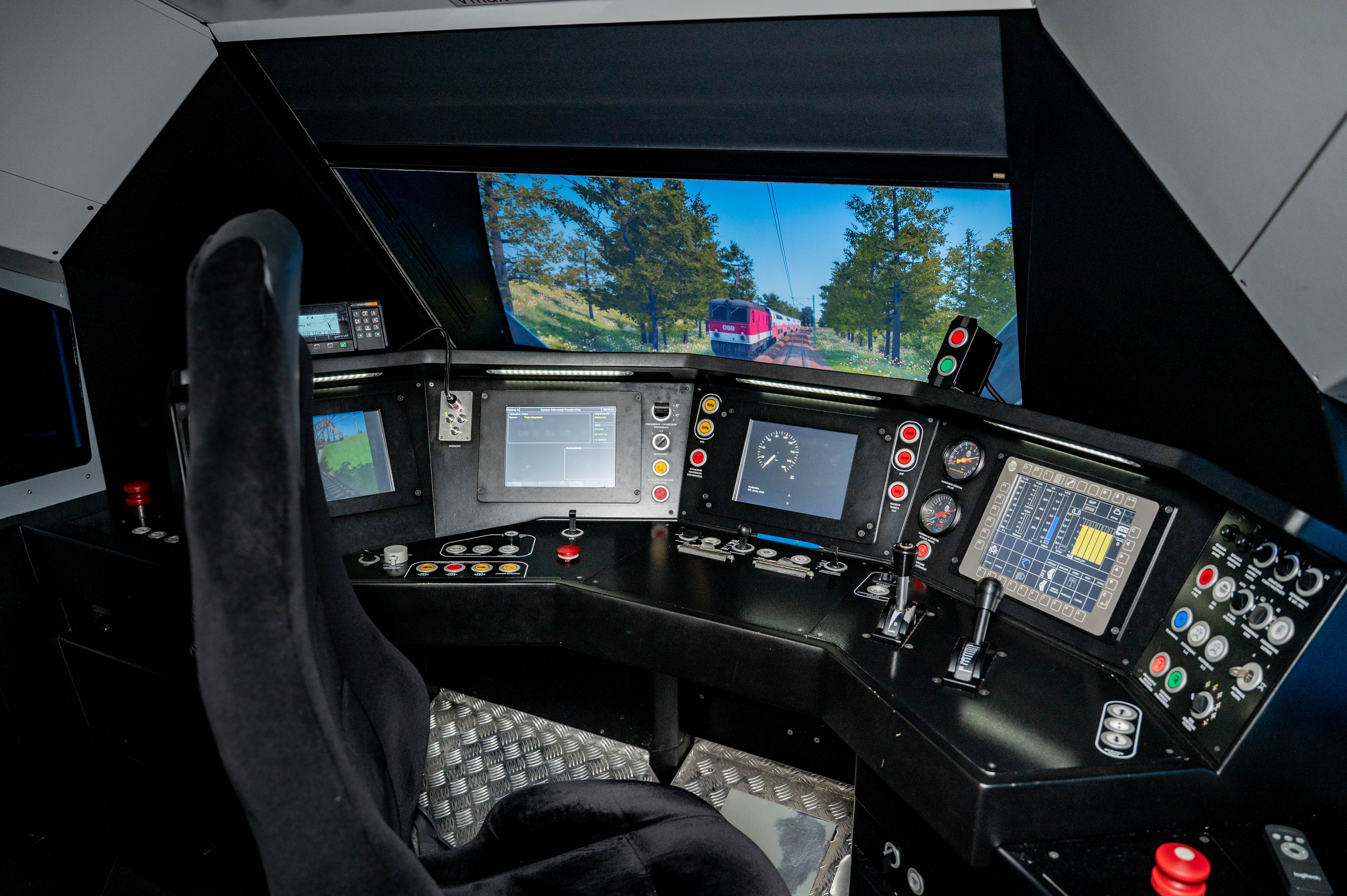 Koleje Śląskie stawiają na szkolenia. Zakupiono nowy symulator pociągu