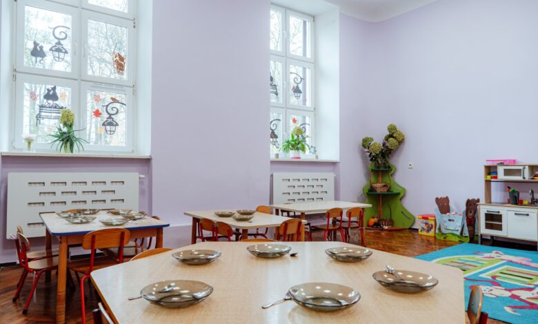 Sosnowiec inwestuje w przedszkola - nowoczesny sprzęt, bezpieczne place zabaw oraz rozwój kompetencji dzieci i nauczycieli.