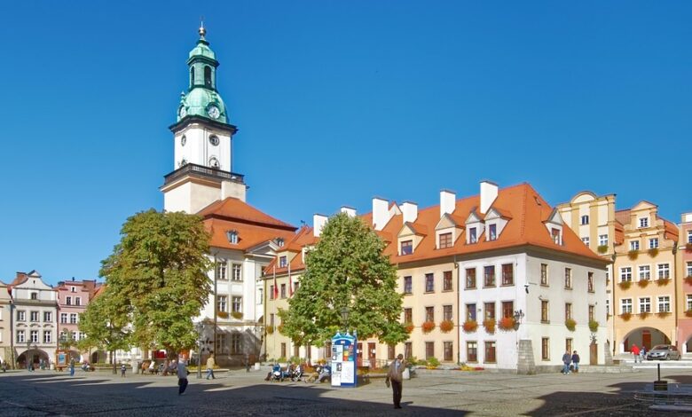 Rynek w Jeleniej Górze z Ratuszem – serce miasta u podnóża Karkonoszy