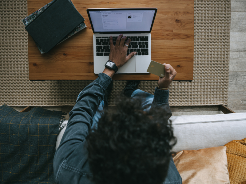 Oszustwo w sieci: 28-latek stracił ponad 2 tysiące złotych