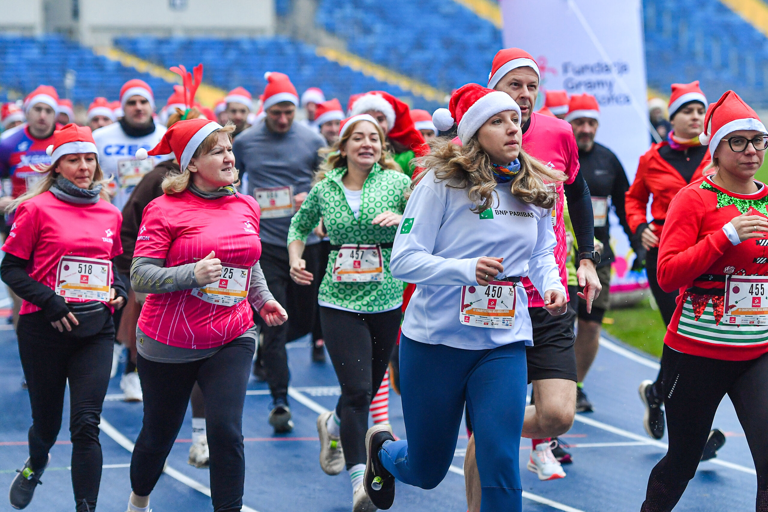 Rekordowa frekwencja podczas III Charytatywnej Mili Mikołajkowej na Stadionie Śląskim