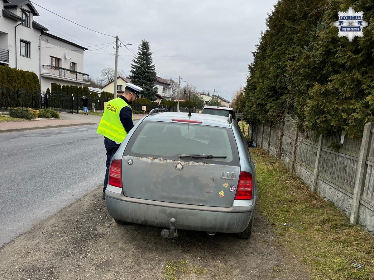 Kolejna pijana matka zatrzymana. Trójka dzieci w samochodzie