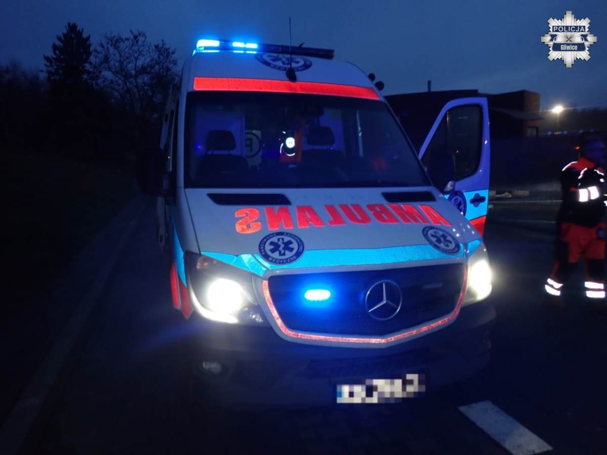 Gliwice: Policjanci uratowali ciągłość transportu płuca do przeszczepu po kolizji dwóch karetek