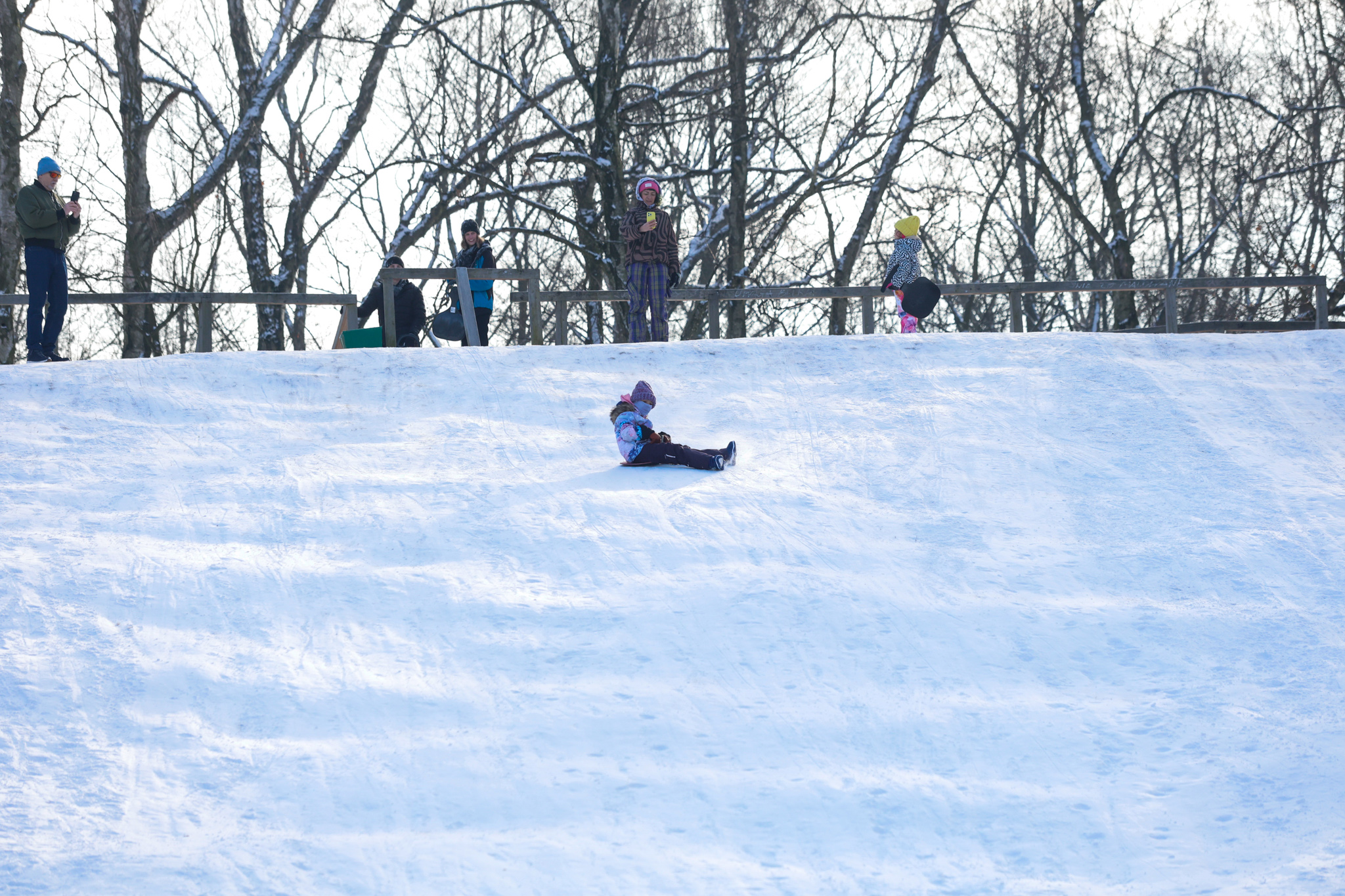 Tor saneczkowy i górka w Parku Kościuszki gotowe na zimową zabawę