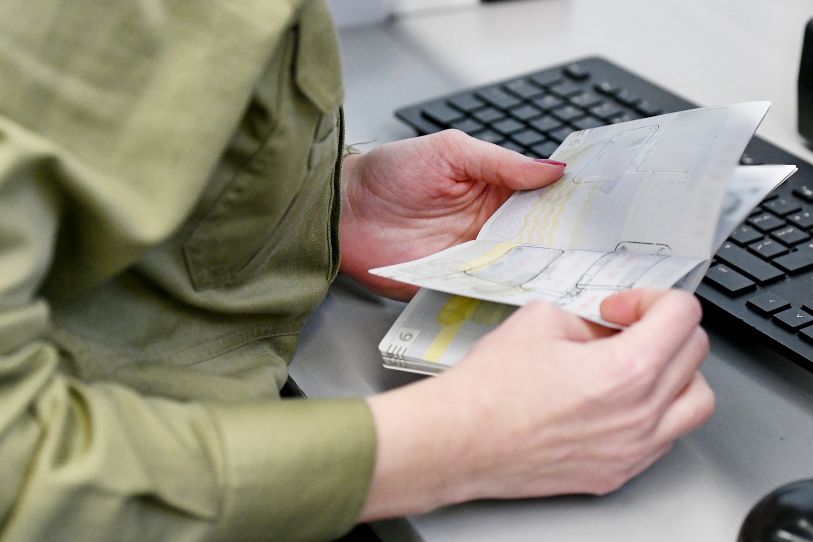 Poradnik turystyczny: sprawdź paszport przed wyjazdem, by nie stracić wakacji