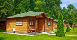 „Zapłacił za apartament, na miejscu zastał pustą działkę!" - jak nie dać się oszukać przed wakacjami?