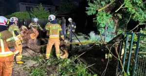 Piorun uderzył w samochód w Lędzinach. Ponad tysiąc interwencji po nawałnicach na Śląsku