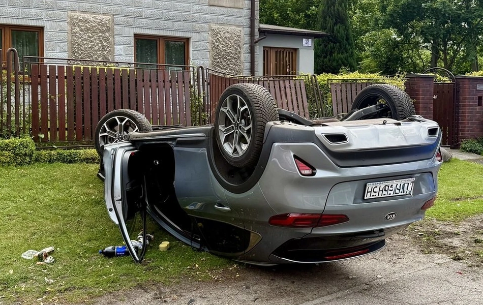 Mysłowice: Pijana i bez prawa jazdy dachowała na ulicy Długiej