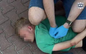 Brutalny napad z nożem w centrum Wodzisławia Śląskiego. Agresorowi grozi 30 lat więzienia!