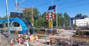 Tymczasowe przejście między peronami na przystanku Katowice Szopienice Południowe
