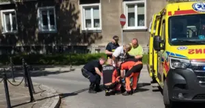 Tychy: Bezdomny z ciężkimi obrażeniami odnaleziony w wiacie śmietnikowej