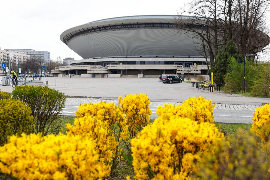 spodek katowice - przetarg na wykonanie projektu oraz modernizację schodów i tarasów