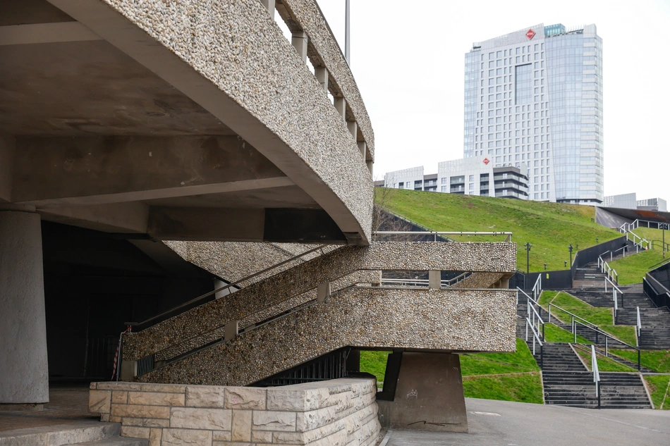 spodek katowice - przetarg na wykonanie projektu oraz modernizację schodów i tarasów