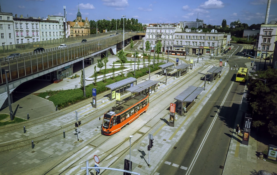 autobusy i tramwaje wracają pod estakadę w Chorzowie