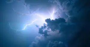 Alert RCB dla Śląska. Nad region nadciągają burze z gradem i silnym wiatrem