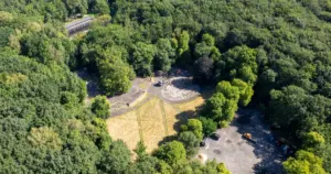 Gliwice: Prace ruszyły tuż obok Dębu Cesarskiego. Drzewo ma przetrwać modernizację bez uszczerbku
