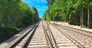 Szybciej koleją w Beskidy. Modernizacja linii Żywiec - Sucha Beskidzka na finiszu