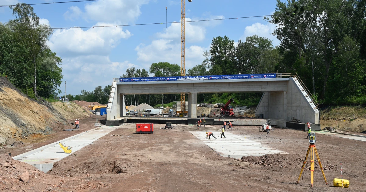 Wiadukt nasunięty nad trasę N-S w Rudzie Śląskiej