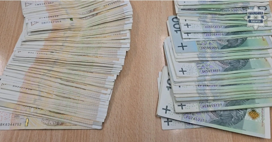 Wpadł przy bankomacie w Katowicach. 18-letni „wybierak” oszukał ludzi na 270 tysięcy złotych