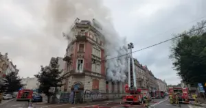 Płonie kamienica przy ul. Chopina w Katowicach. Trwa akcja służb