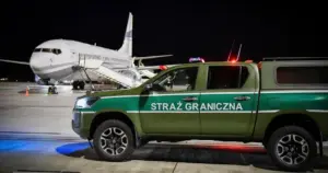 Sklejony taśmą dowód nie wystarczył! Pasażer nie poleciał na Cypr